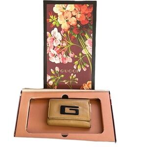 GUCCI Gift set. Gucci Leather Key Case & Gucci Floral Bloom Gift Box